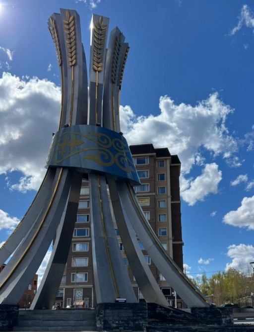 Стелу «Колосья» на набережной в Костанае приведут в порядок