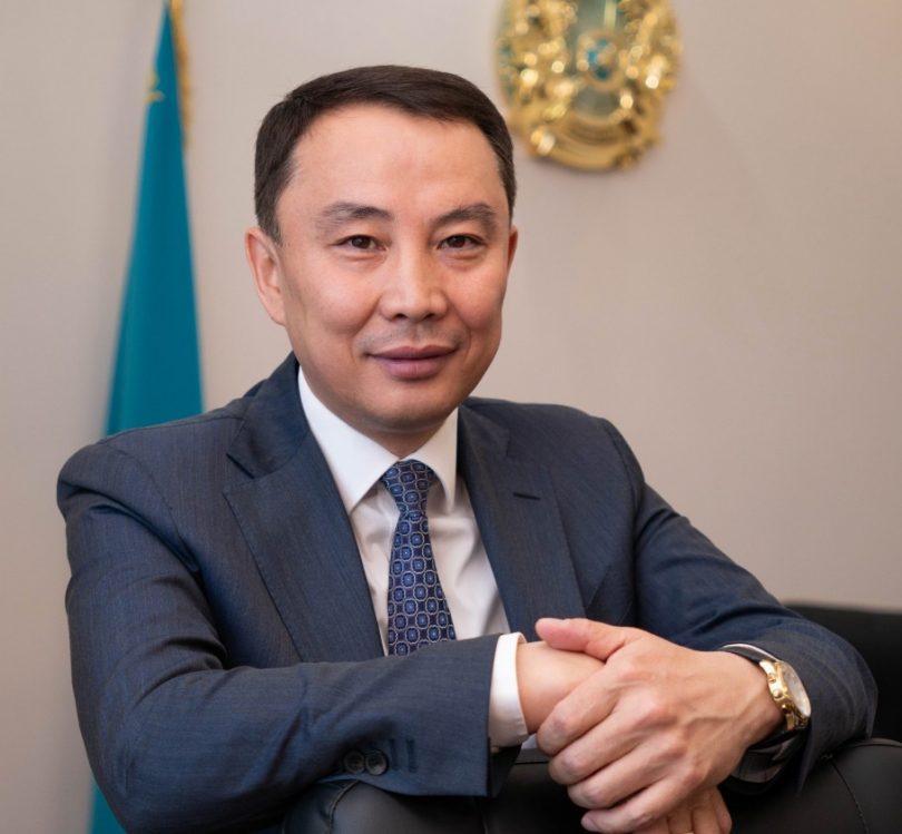 Аким Костаная поздравляет горожан с Днем Победы