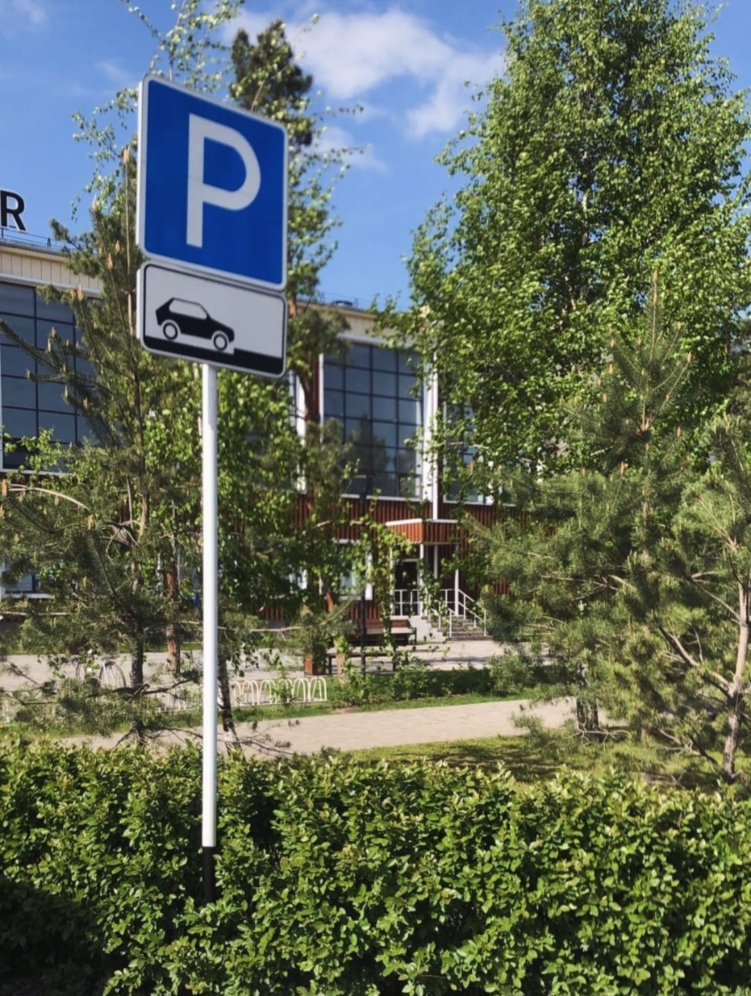 В Костанае демонтировали пешеходный переход возле спортшколы «Трудовые резервы»