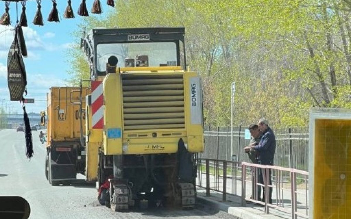 На проспекте Кобыланды батыра в Костанае сняли слой асфальта на одной из полос