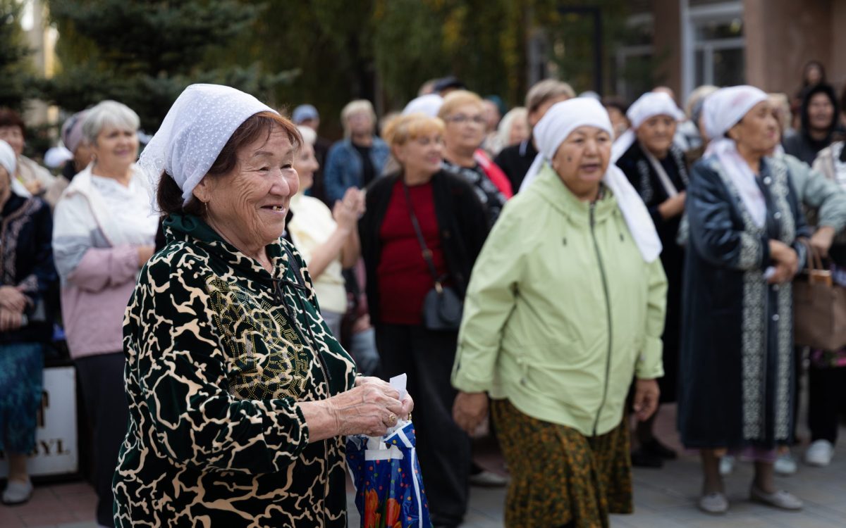 Под песни молодости: как в Тобыле прошла ретро-дискотека для пожилых людей