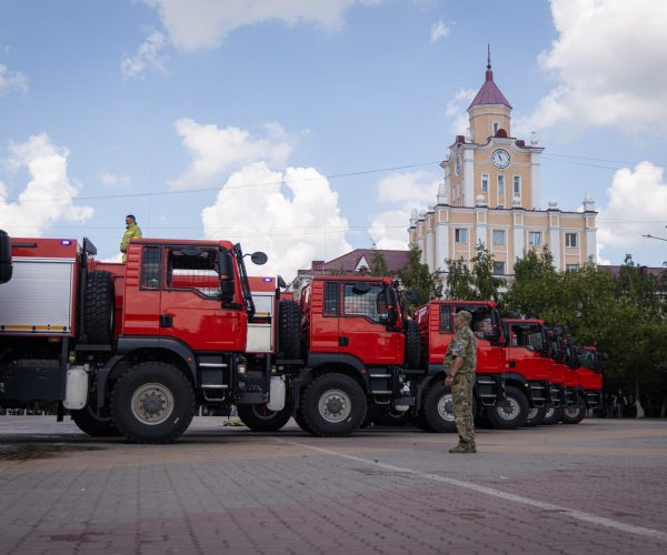 Лесничие Костанайской области получили 25 пожарных машин с функцией самозащиты от огня
