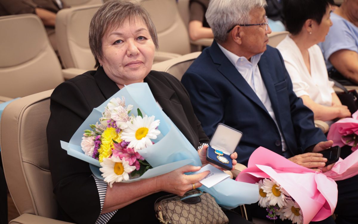 23 июня в Костанае наградили более 40 лучших государственных служащих региона