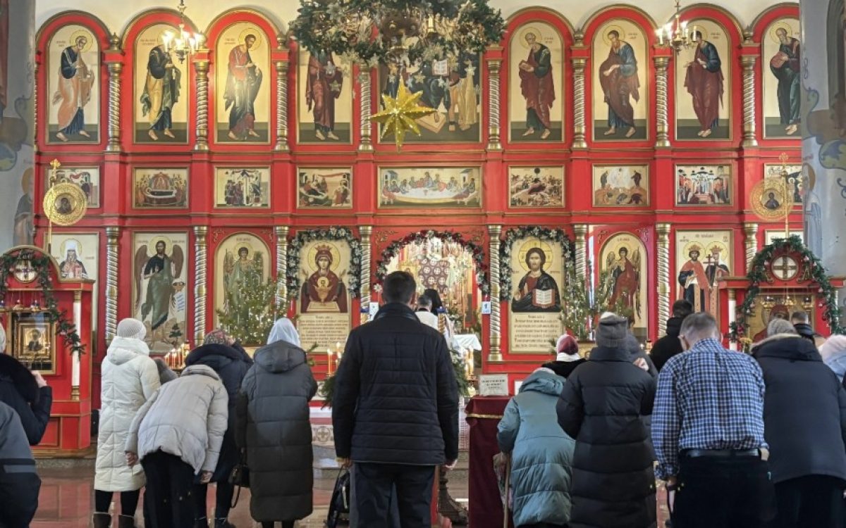 Православные костанайцы празднуют Рождество Христово