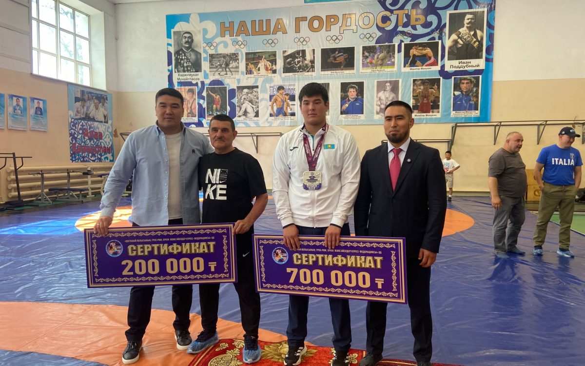 Костанайские борцы вернулись с чемпионата Азии с медалью