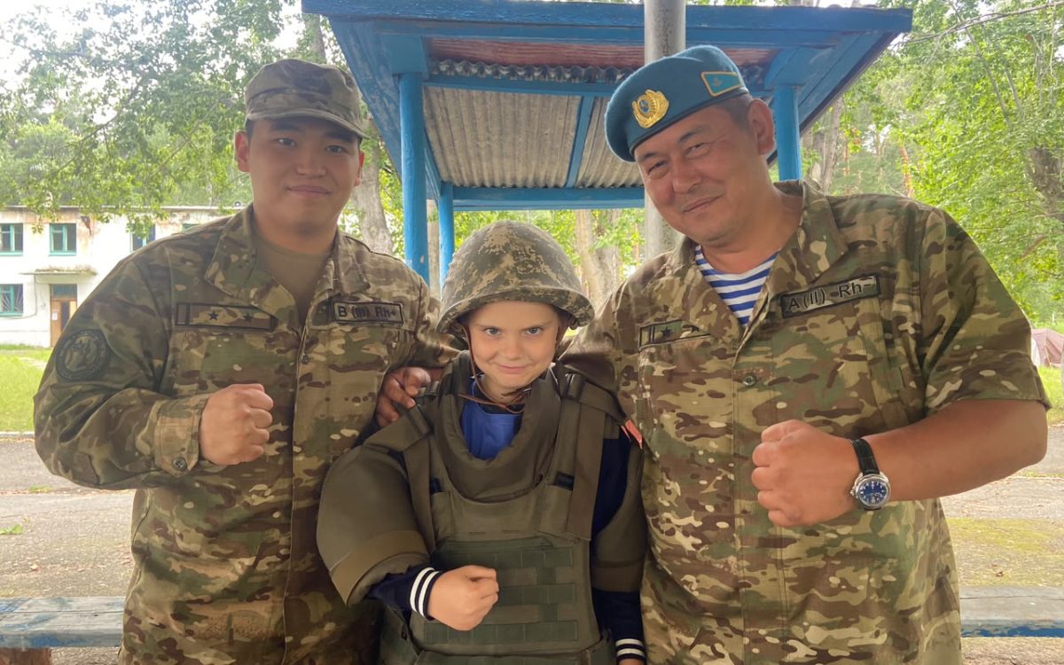 Военный — прежде всего защитник: в палаточном лагере прошёл курс молодого бойца
