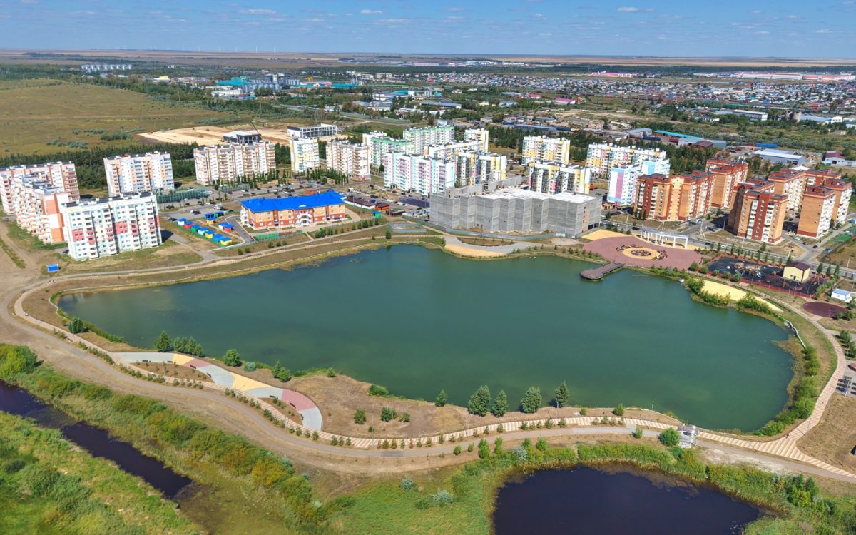 До конца августа возле водоема «Тарелочка» в Костанае появится большая детская площадка