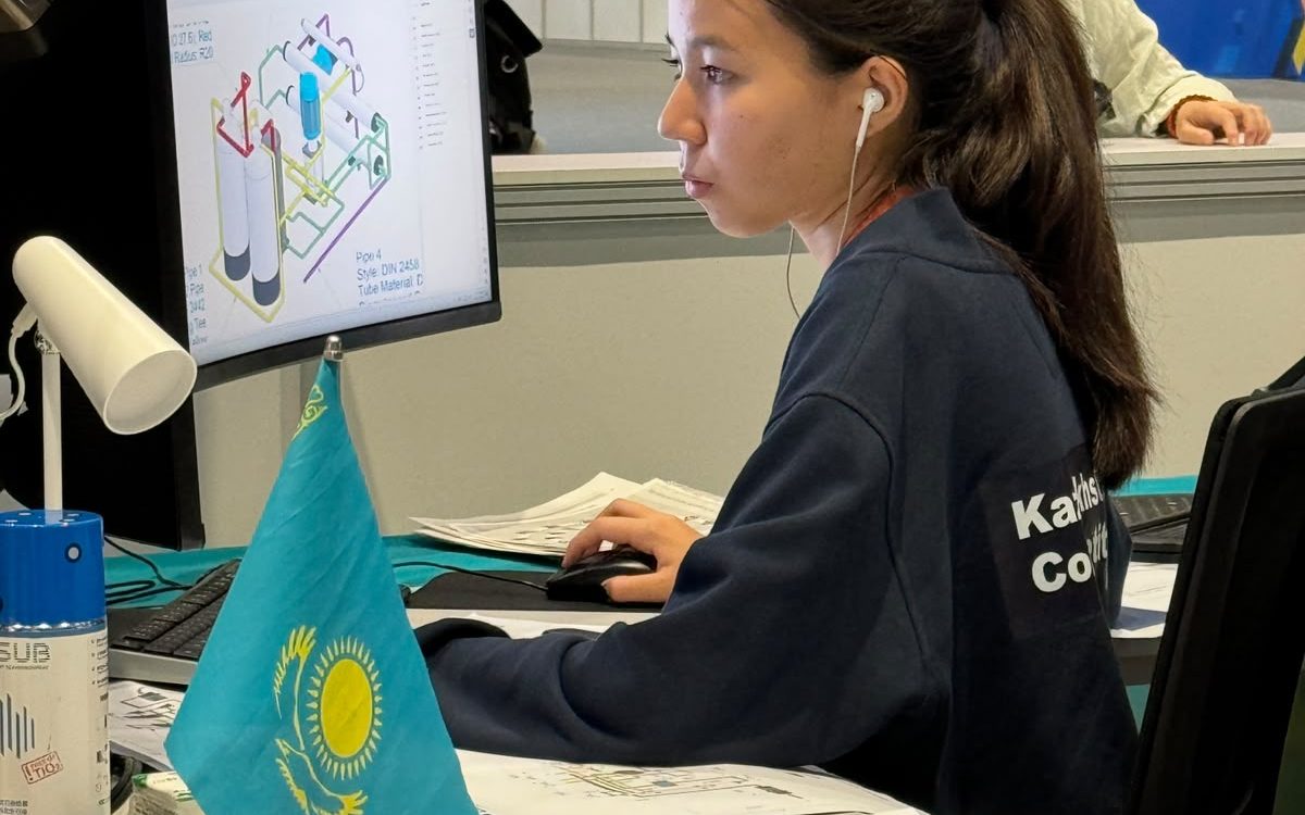 Одиннадцатиклассница из Костаная показала навык моделирования на WorldSkills в Китае