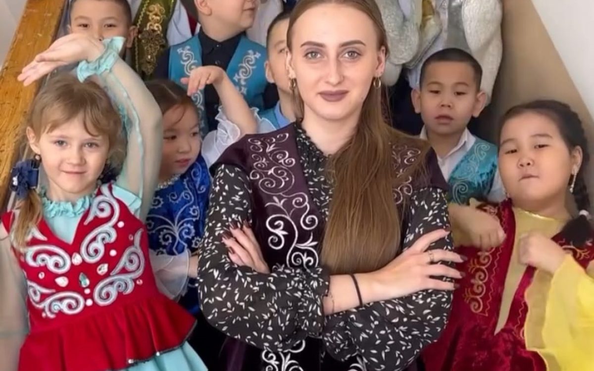 Учитель начальных классов из Тобыла покоряет соцсети, показывая свою работу